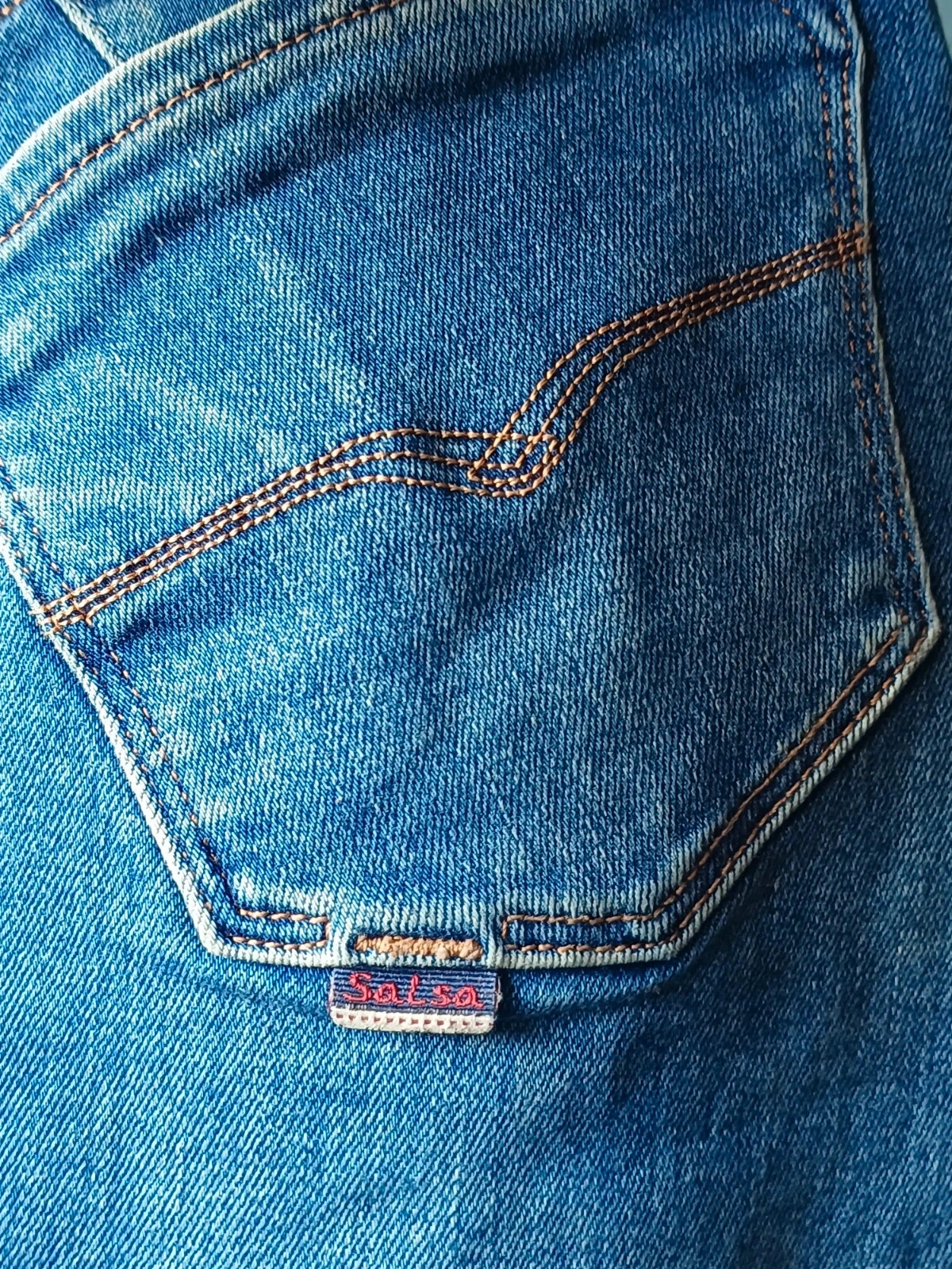 Jean salsa azul com detalhe de couro push up wonder tamanho US 29 – photo 10